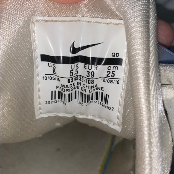 SALE! Nike womens huaraches - Picture 6 of 6